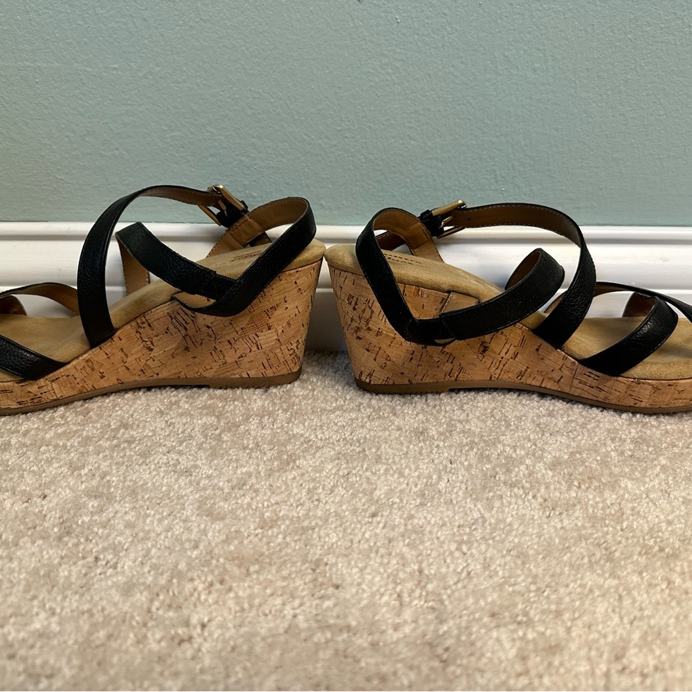 Black straps wedge sandals
